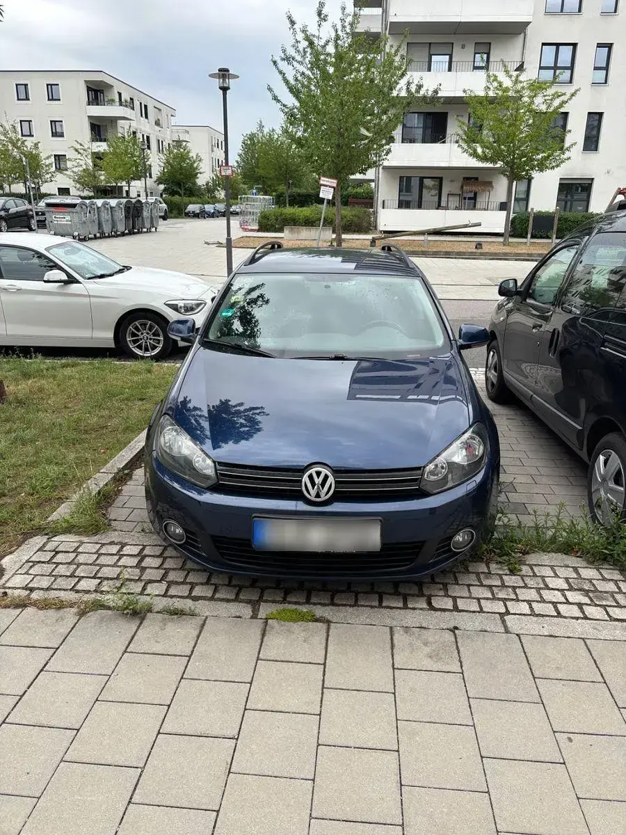 Gebraucht VW Golf VI 105 PS (77 kW) 2011 Blau Kleinwagen