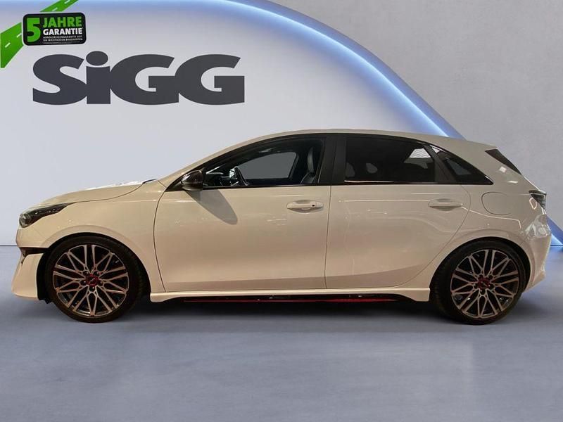 Gebraucht Kia Ceed 204 PS (150 kW) 2023 Deluxeweiss met. Kleinwagen