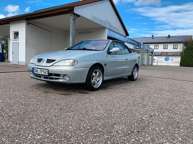 Grau Gebraucht 2001 Renault Mégane Cabriolet Cabrio | 950 € (Fairer Preis) - Bild 1/4