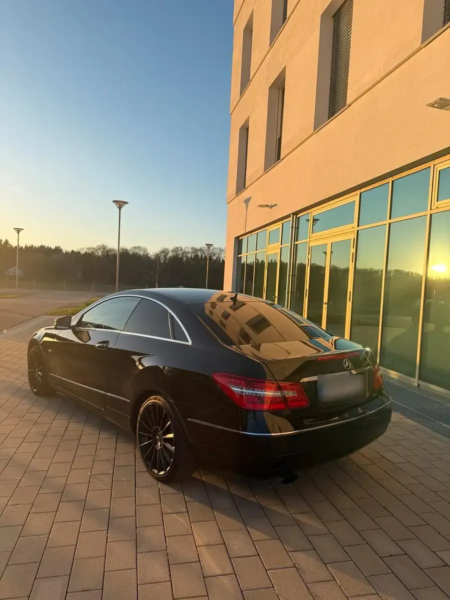 Gebraucht Mercedes E250 204 PS (150 kW) 2011 Schwarz Coupé