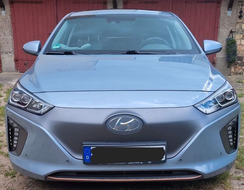 Grau Gebraucht 2019 Hyundai Ioniq Premium Limousine | 18.000 € (Etwas zu teuer) - Bild 1/4