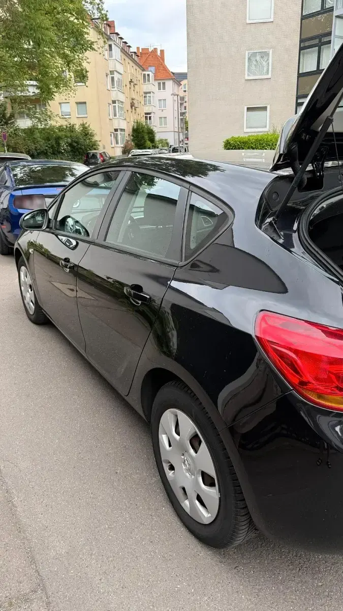 Gebraucht Opel Astra 140 PS (102 kW) 2010 Schwarz Kleinwagen
