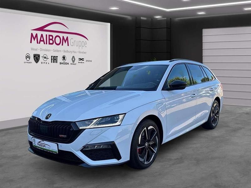 Moonweiss metallic Gebraucht 2022 Skoda Octavia RS Kombi | 25.990 € (Teuer) - Bild 1/3