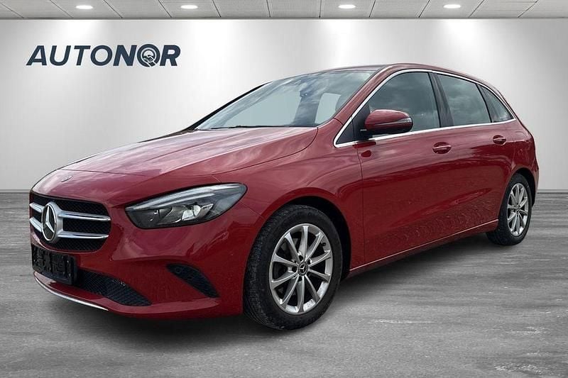 Gebraucht Mercedes B200 163 PS (119 kW) 2019 Rot Van / Kleinbus