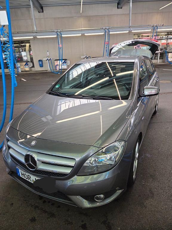 Grau Gebraucht 2012 Mercedes B180 Van / Kleinbus | 8.000 € (Superpreis) - Bild 1/4