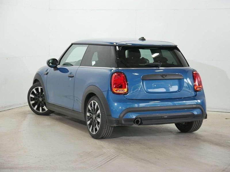 Gebraucht Mini ONE Classic 102 PS (75 kW) 2022 Island blue metallic Kleinwagen