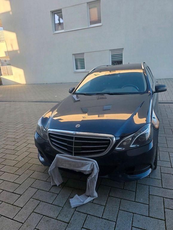 Gebraucht Mercedes E300 231 PS (169 kW) 2015 Blau Kombi