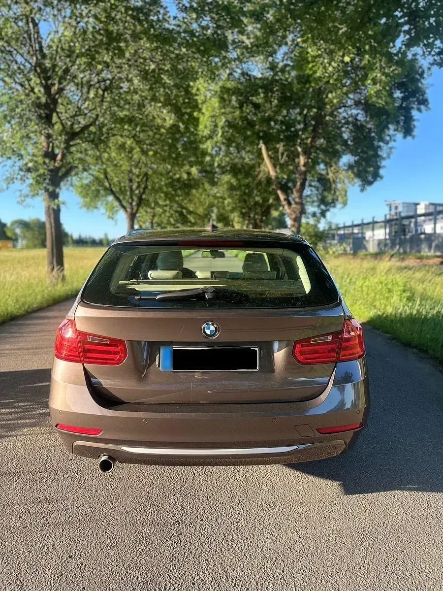 Gebraucht BMW 320 184 PS (135 kW) 2013 Braun Limousine