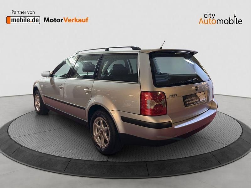 Gebraucht VW Passat 131 PS (96 kW) 2002 Silber Kombi