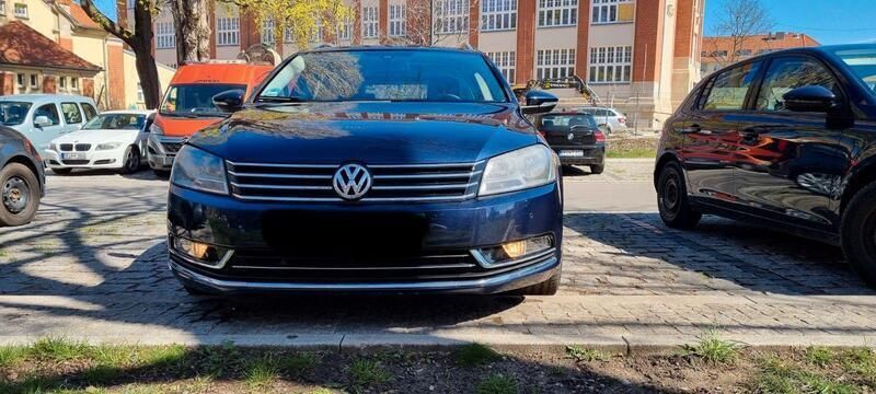Blau Gebraucht 2011 VW Passat Highline Kombi | 10.500 € (Teuer) - Bild 1/4