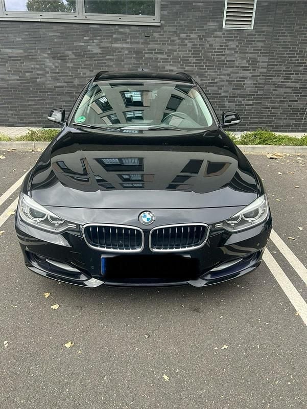 Schwarz Gebraucht 2013 BMW 320 Kombi | 10.000 € (Superpreis) - Bild 1/4