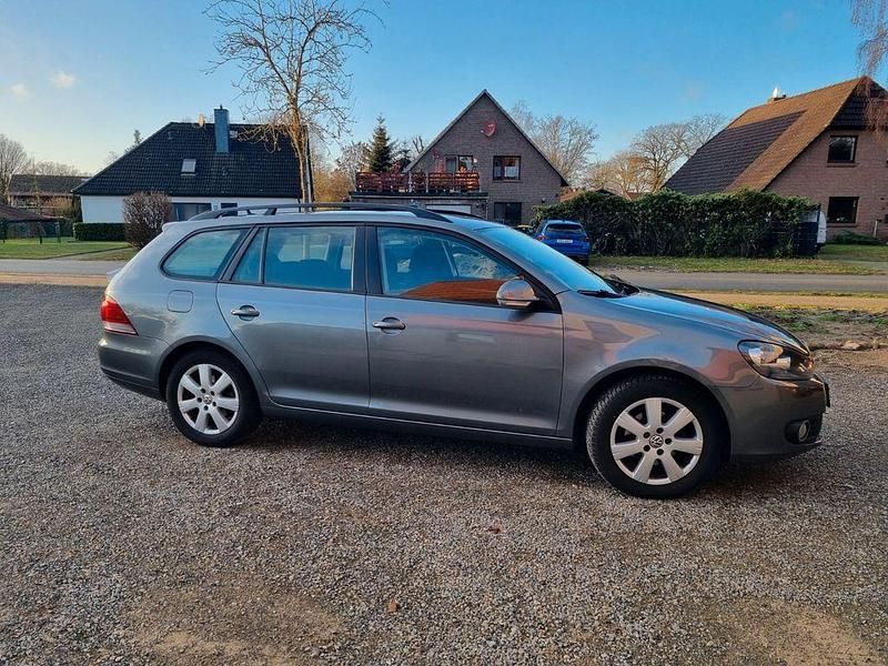 Grau Gebraucht 2011 VW Golf VI Trendline Kleinwagen | 6.000 € (Fairer Preis) - Bild 1/4