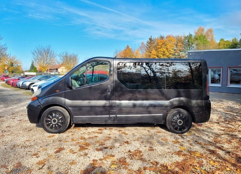 Gebraucht Renault Trafic Privilege 135 PS (99 kW) 2005 Schwarz midnight Van / Kleinbus