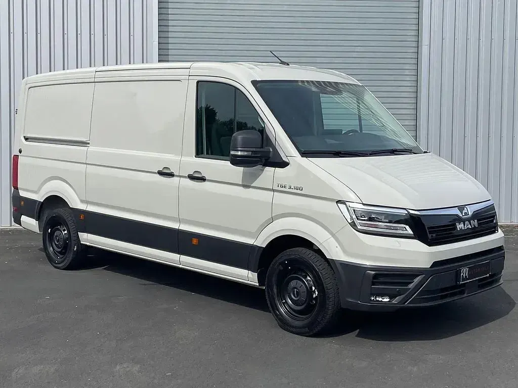 Neu MAN TGE 177 PS (130 kW) 2026 Grau Van