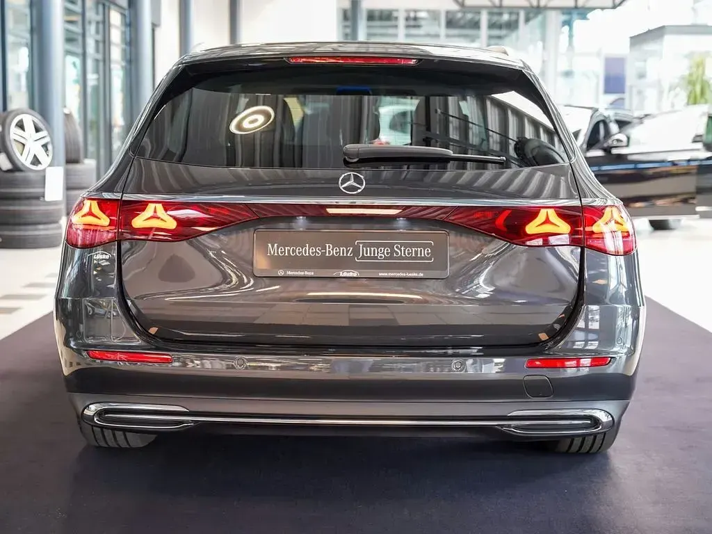 Gebraucht Mercedes E220 Avantgarde 197 PS (144 kW) 2024 Graphitgrau Kombi