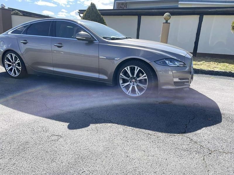 Gebraucht Jaguar XJ Portfolio 300 PS (220 kW) 2016 Braun Limousine