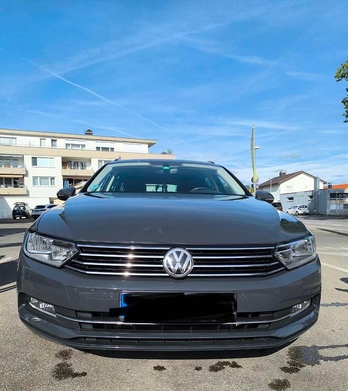 Grau Gebraucht 2015 VW Passat Kleinwagen | 13.000 € - Bild 1/4