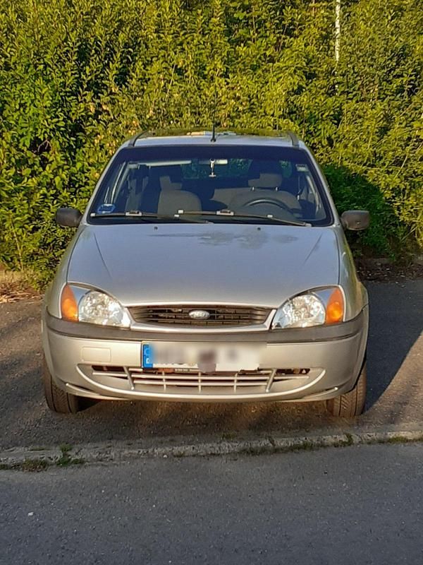 Silber Gebraucht 2000 Ford Fiesta Kleinwagen | 349 € (Superpreis) - Bild 1/4