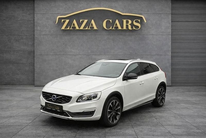 Weiß Gebraucht 2015 Volvo V60 CC Kombi | 13.999 € - Bild 1/4