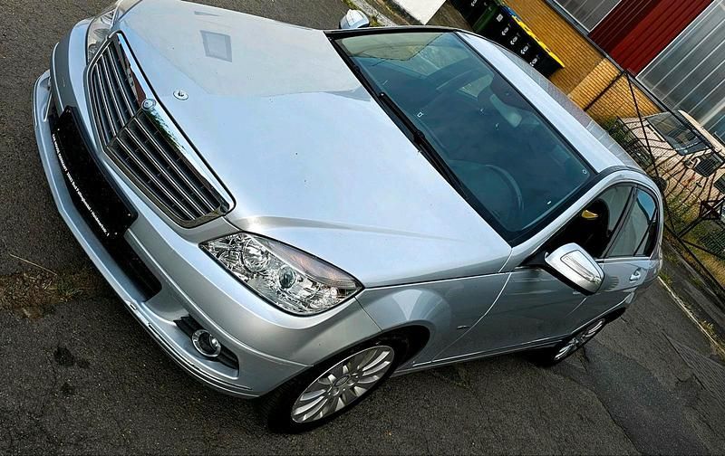 Silber Gebraucht 2007 Mercedes C200 Limousine | 8.400 € (Fairer Preis) - Bild 1/4
