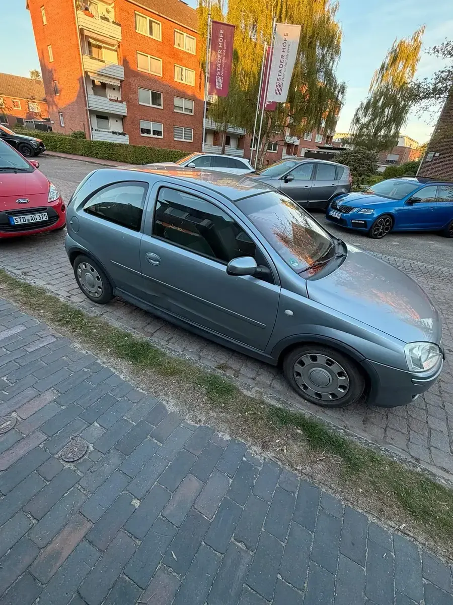 Gebraucht Opel Corsa 65 PS (47 kW) 2005 Silber Kleinwagen