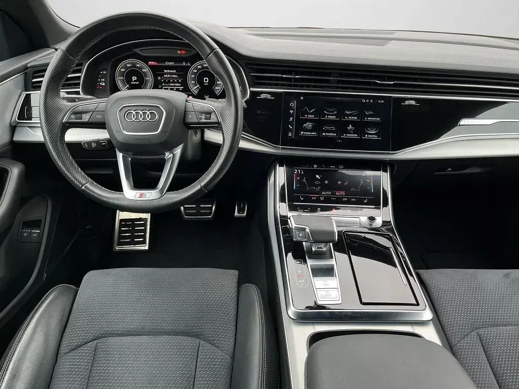 Używany Audi Q8 S-Line 381 KM (280 kW) 2022 Pomarańczowy SUV