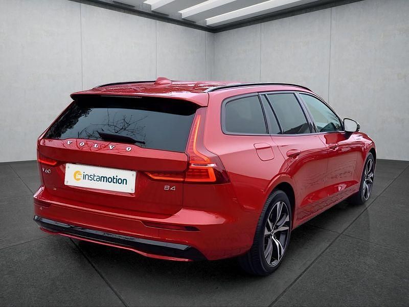 Gebraucht Volvo V60 Plus 197 PS (144 kW) 2024 Rot Kombi