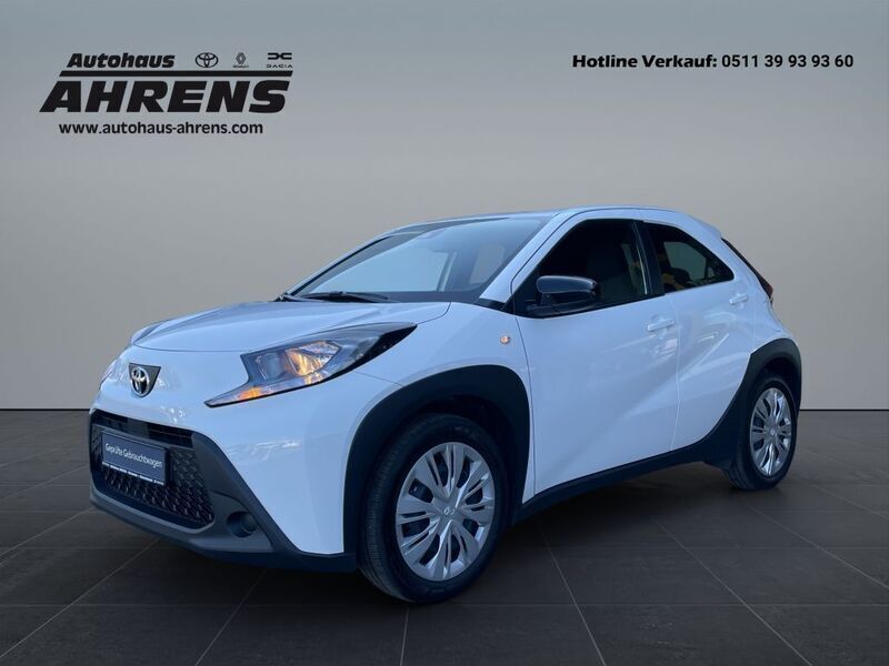 Weiß Gebraucht 2024 Toyota Aygo X-play Kleinwagen | 15.900 € (Fairer Preis) - Bild 1/4