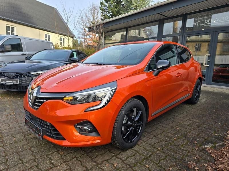 Orange Gebraucht 2023 Renault Clio V Techno Limousine | 16.880 € (Guter Preis) - Bild 1/4