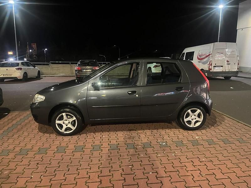 Schwarz Gebraucht 2004 Fiat Punto Kleinwagen | 1.690 € (Fairer Preis) - Bild 1/4
