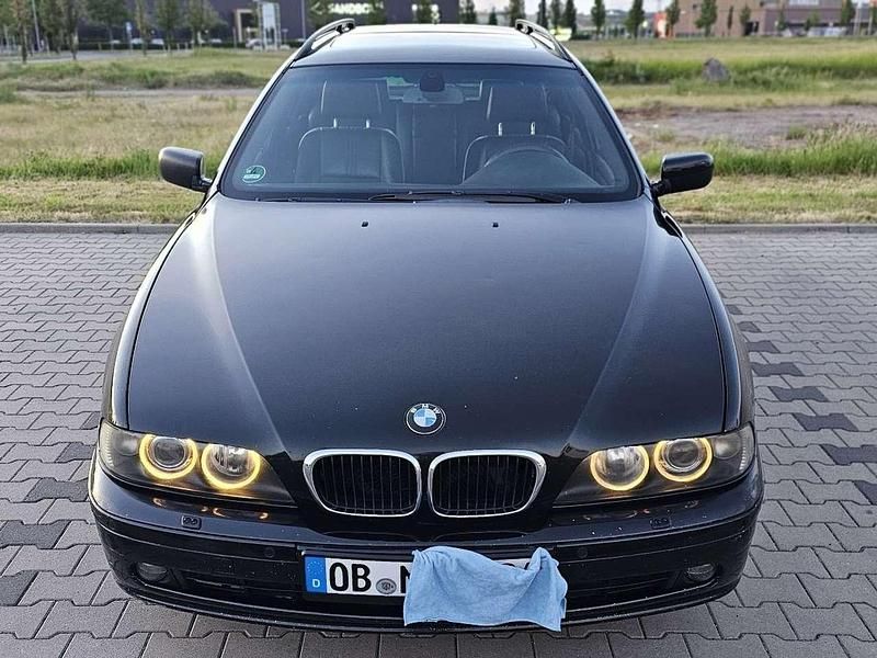 Schwarz Gebraucht 2002 BMW 520 Kombi | 1.600 € (Superpreis) - Bild 1/4