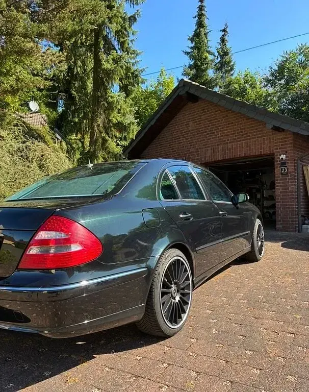 Gebraucht Mercedes E350 Avantgarde 272 PS (200 kW) 2005 Schwarz Limousine