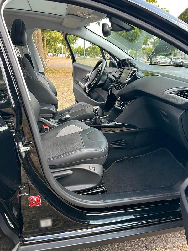 Gebraucht Peugeot 2008 120 PS (88 kW) 2017 Schwarz SUV