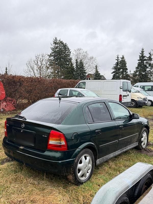 Gebraucht Opel Astra 101 PS (74 kW) 2000 Grün Limousine