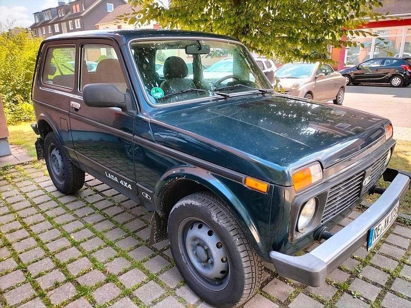 Gebraucht Lada niva 83 PS (61 kW) 2013 Grün SUV