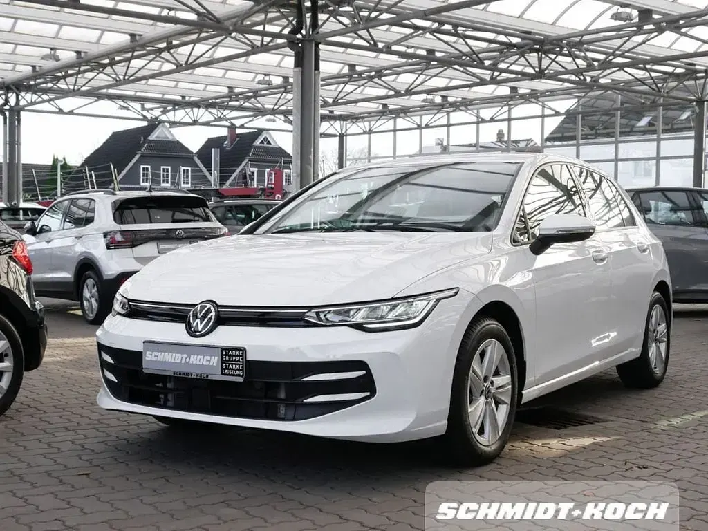 Gebraucht VW Golf VIII Life 150 PS (110 kW) 2024 Pure white (weiß) Limousine
