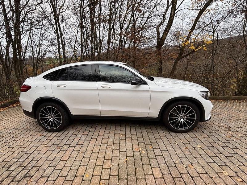 Weiß Gebraucht 2017 Mercedes GLC350 Coupé | 26.700 € (Fairer Preis) - Bild 1/4