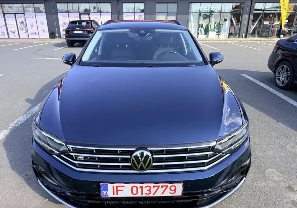 Gebraucht VW Passat R-line 150 PS (110 kW) 2023 Grün Kombi