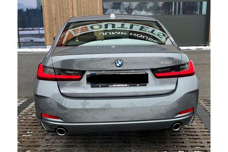 Gebraucht BMW 318 Shadowline 156 PS (114 kW) 2023 Silber Limousine