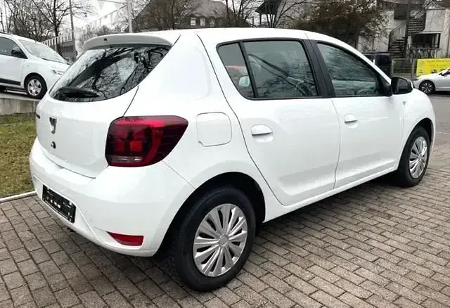 Gebraucht Dacia Sandero Lauréate 90 PS (66 kW) 2017 Weiß Limousine