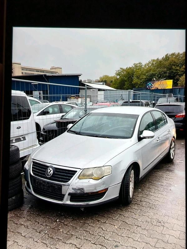 Beige Gebraucht 2006 VW Passat Limousine | 1.200 € (Superpreis) - Bild 1/4
