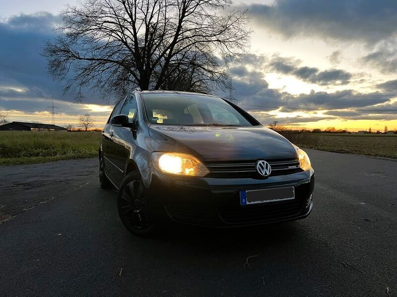 Schwarz Gebraucht 2009 VW Golf Plus Edition Van / Kleinbus | 5.590 € (Fairer Preis) - Bild 1/4