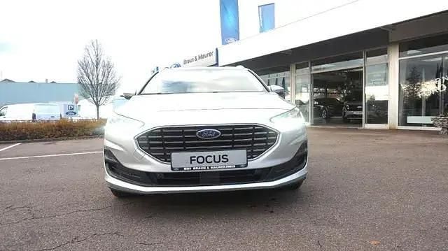 Polarsilber metallic Neu 2024 Ford Focus Titanium X Limousine | 28.480 € (Fairer Preis) - Bild 1/4