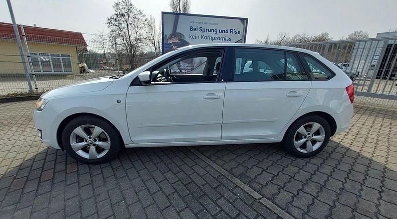 Gebraucht Skoda Rapid Ambition 105 PS (77 kW) 2015 Weiß Kleinwagen