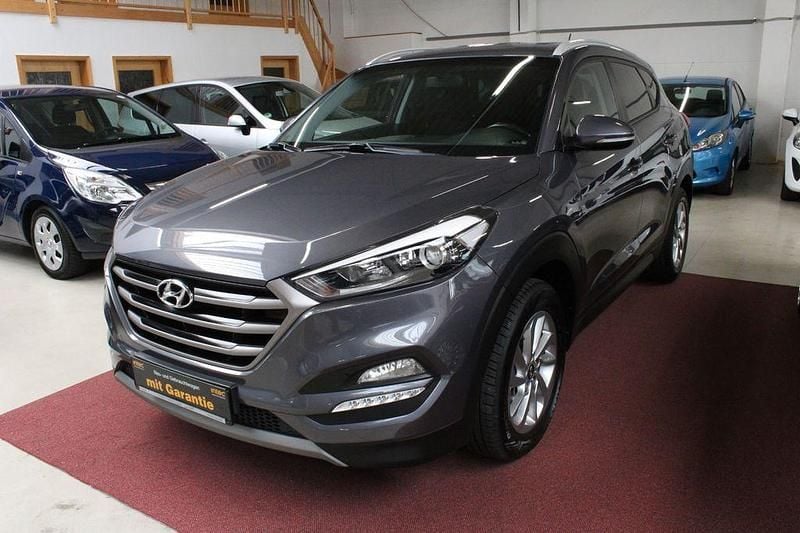 Grau Gebraucht 2017 Hyundai Tucson Trend SUV | 16.450 € (Guter Preis) - Bild 1/4