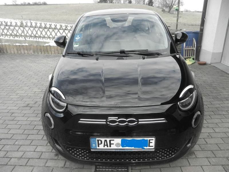 Gebraucht Fiat 500e 86 kW (118 PS) 2022 Schwarz Kleinwagen