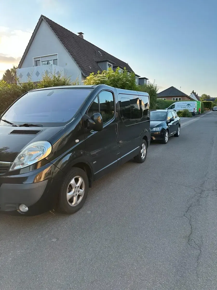 Gebraucht Opel Vivaro 145 PS (106 kW) 2008 Schwarz Van / Kleinbus