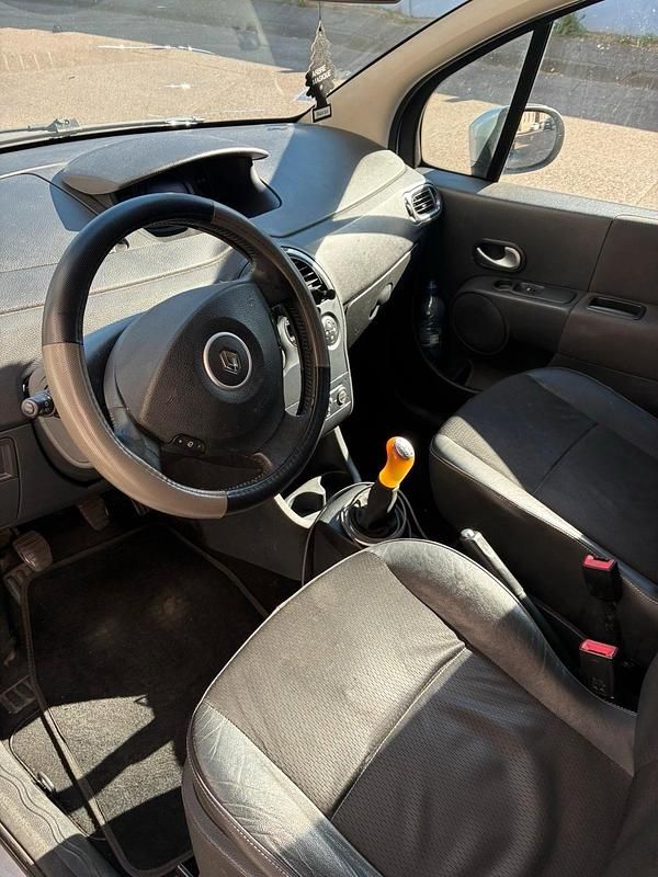 Gebraucht Renault Modus 85 PS (62 kW) 2009 Silber Van / Kleinbus