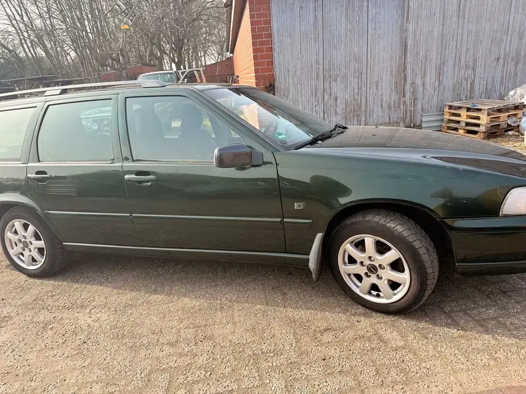 Gebraucht Volvo V70 144 PS (105 kW) 1998 Grün Kombi