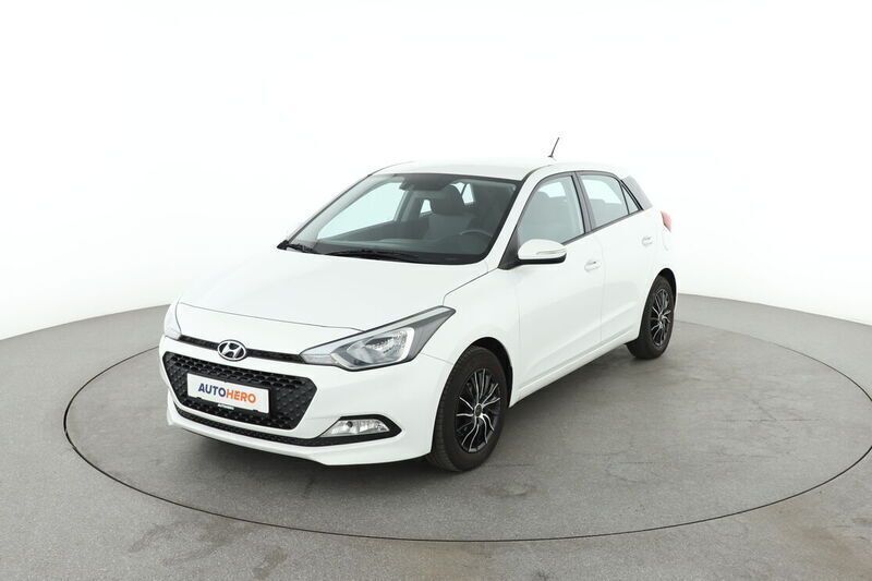 Weiß Gebraucht 2015 Hyundai i20 Trend Limousine | 8.350 € (Fairer Preis) - Bild 1/4